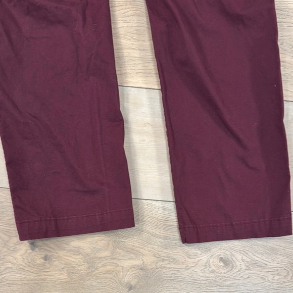 Abercrombie & Fitch Men's Kennan Straight Leg Burgundy Pants - Picture 8 of 9